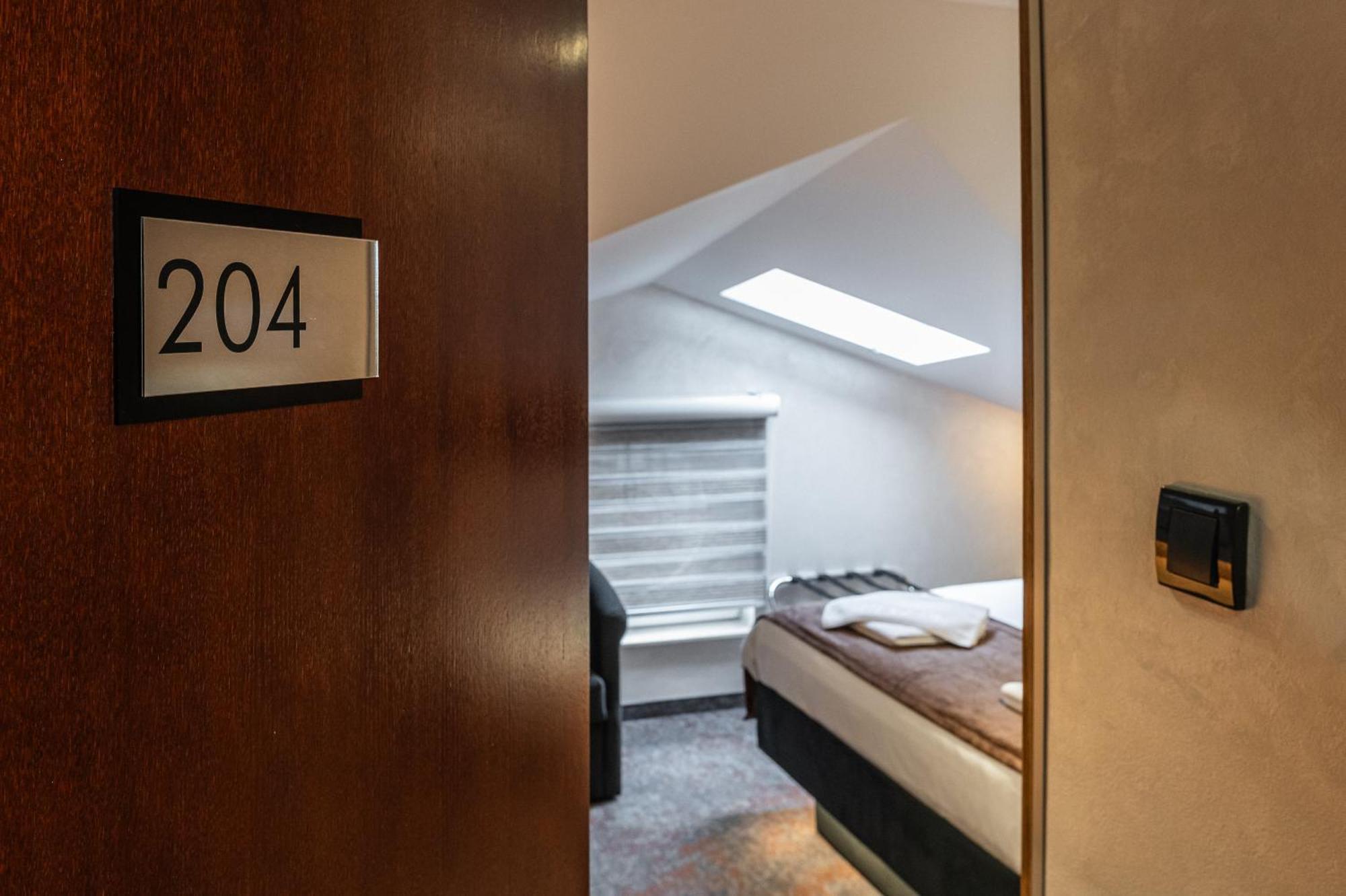 Hotel Astral Šabac Oda fotoğraf