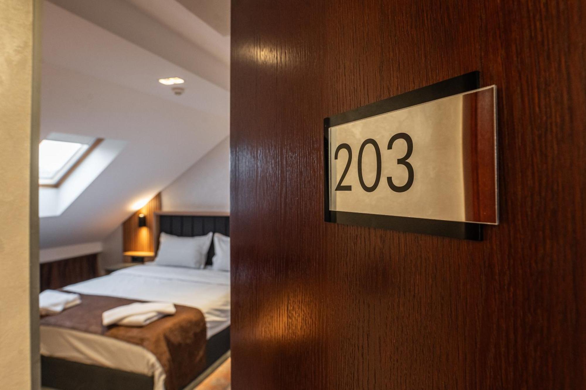 Hotel Astral Šabac Oda fotoğraf