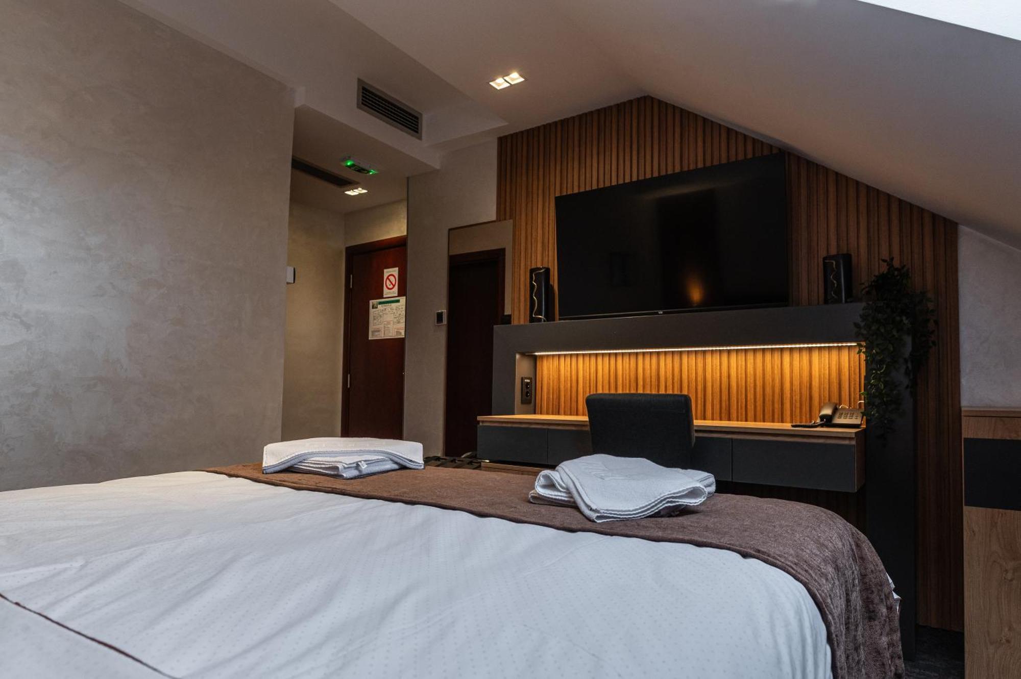 Hotel Astral Šabac Oda fotoğraf
