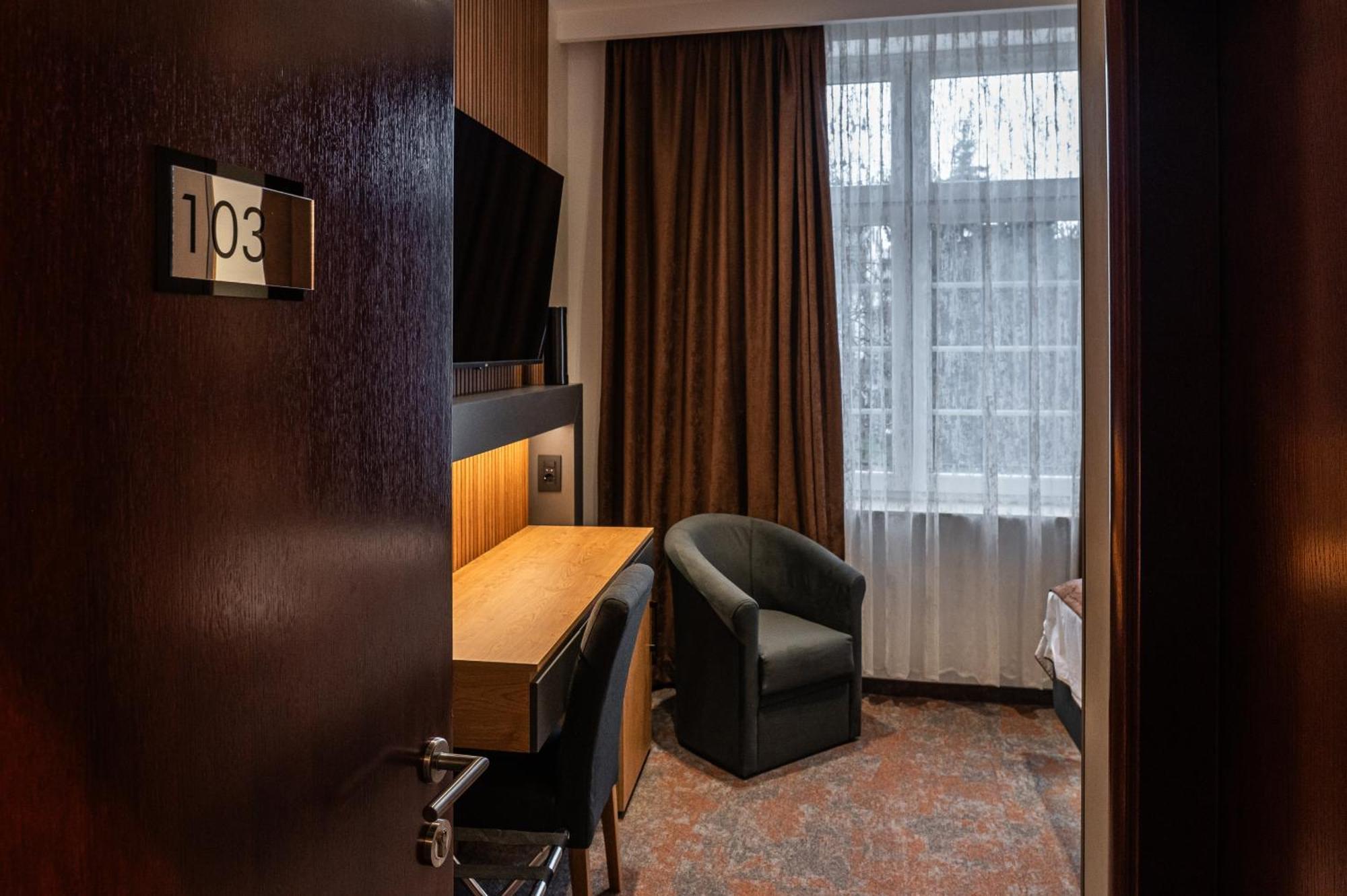 Hotel Astral Šabac Oda fotoğraf