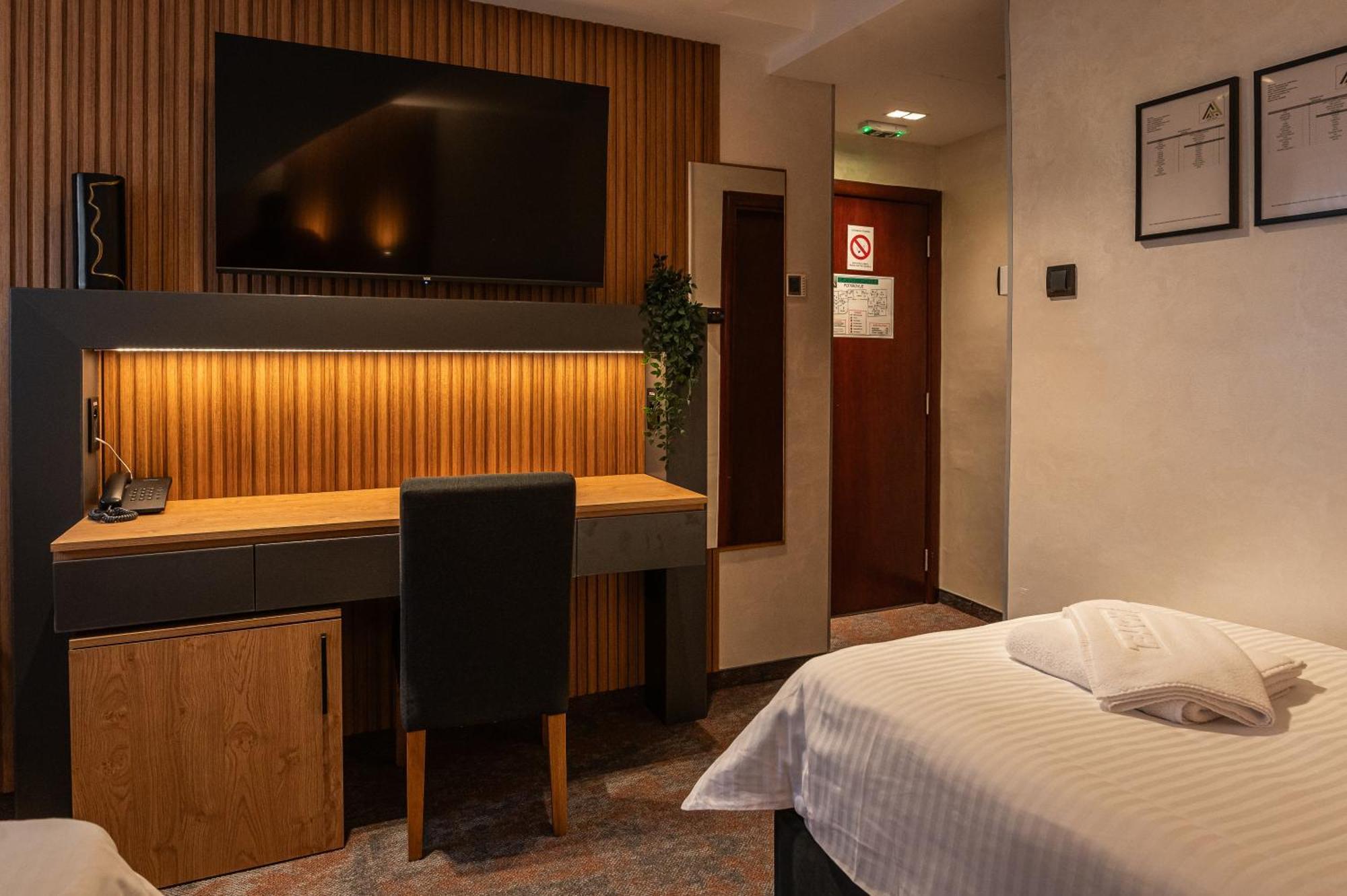 Hotel Astral Šabac Oda fotoğraf
