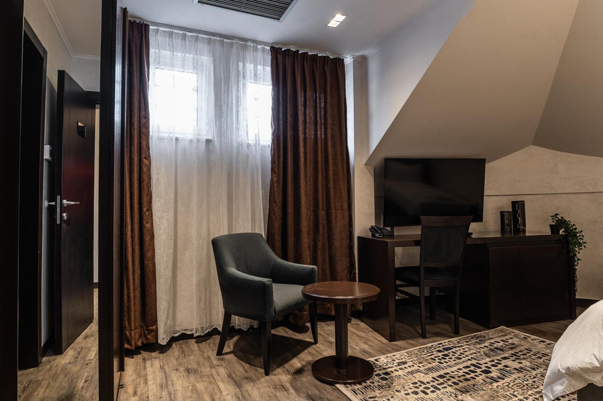 Hotel Astral Šabac Oda fotoğraf