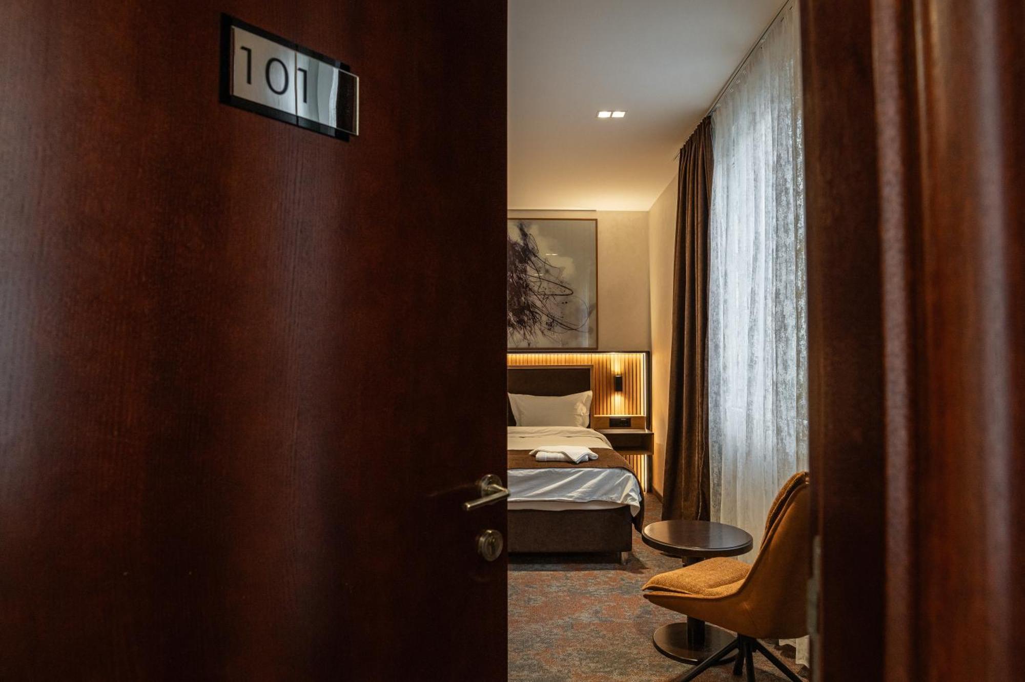 Hotel Astral Šabac Oda fotoğraf